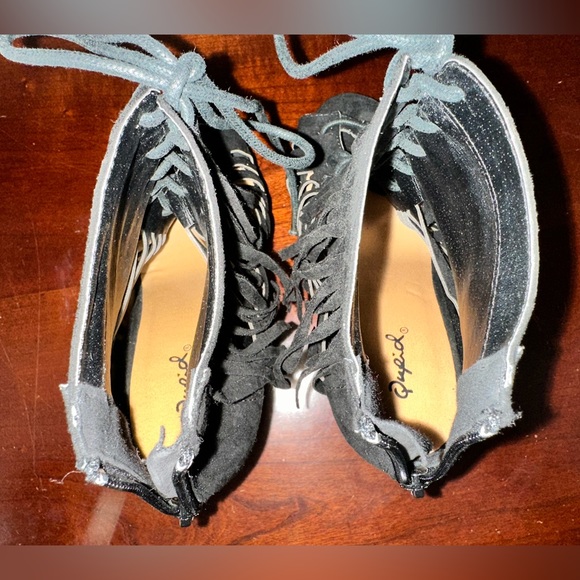 Black Wedges Sandals - Picture 5 of 6